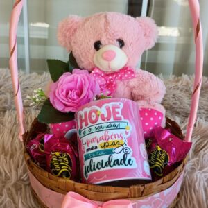 Cesta com Pelúcias+Caneca 350ml+Bombons