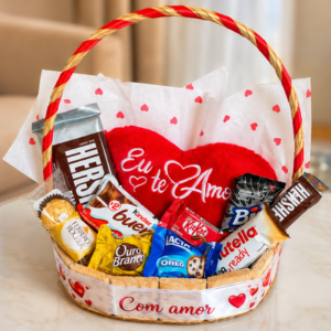 ML02-Cesta com Coraçao "Eu te amo+Chocolates Variados